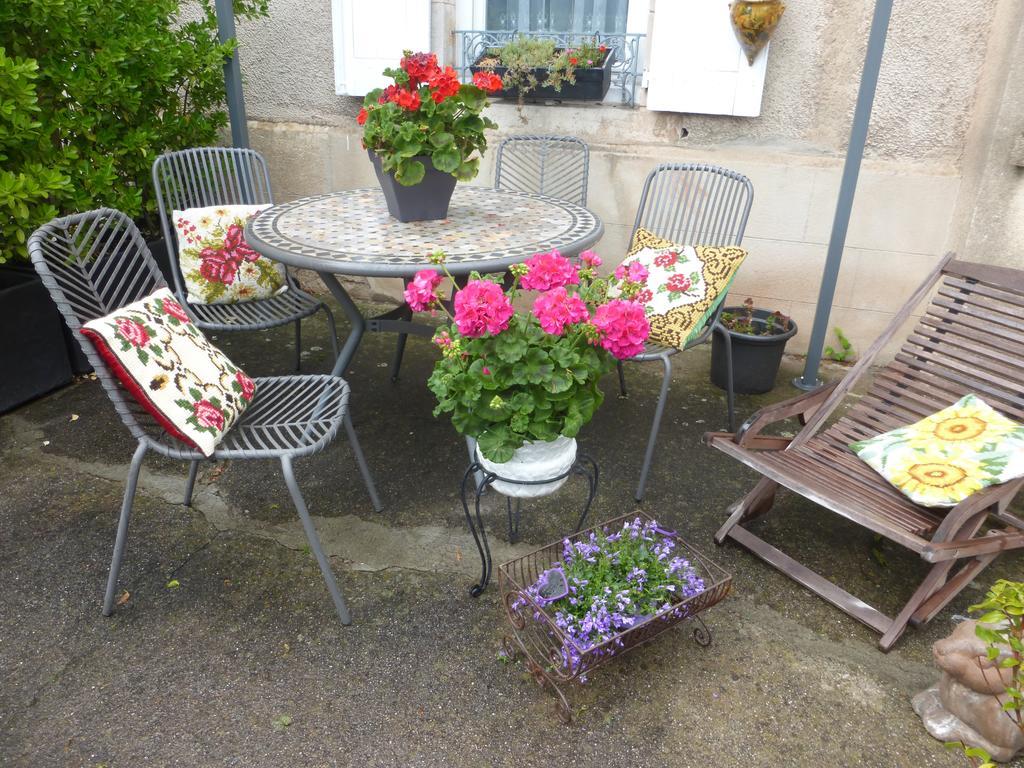 Chambre D'Hotes Le Tilleul De Canac Parking Prive Gratuit Rodez Exterior photo
